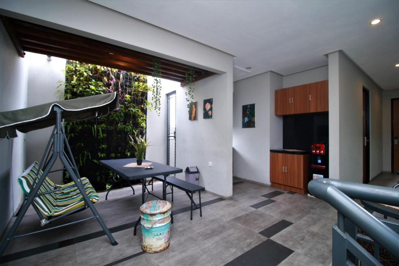 Auberge de jeunesse Bale Resident à Jakarta Extérieur photo